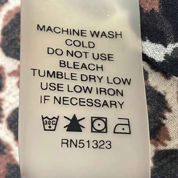 Two by Vince Camuto Long Sleeve Sheer Leopard Print Button Down High Low Top S - Picture 14 of 16